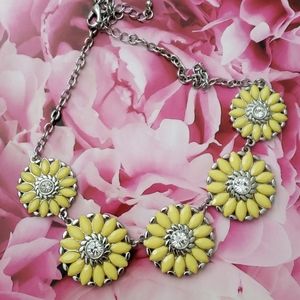 Yellow floral statement necklace 💛